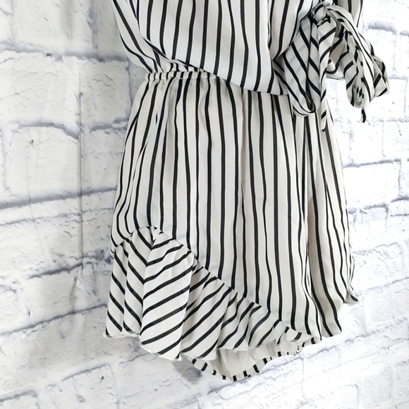 Lioness Romper Striped Blue White Ruffles Sz XS - Picture 3 of 5